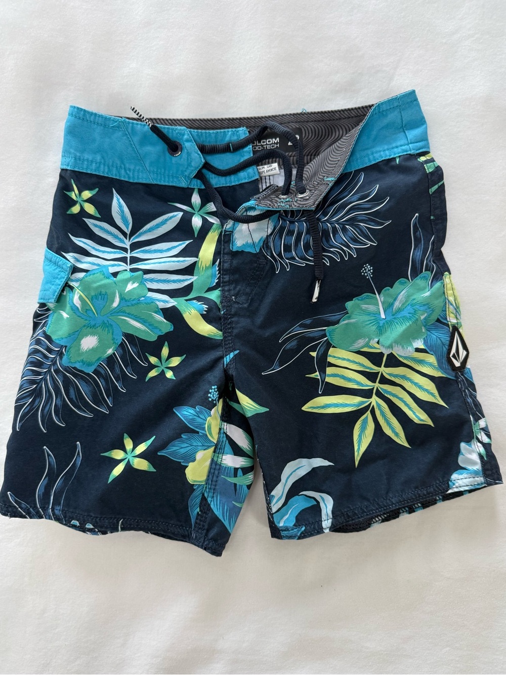 Volcom Boys Mod-Tech Sunriser Floral Trunks - Floral Navy Board Shorts - size 22